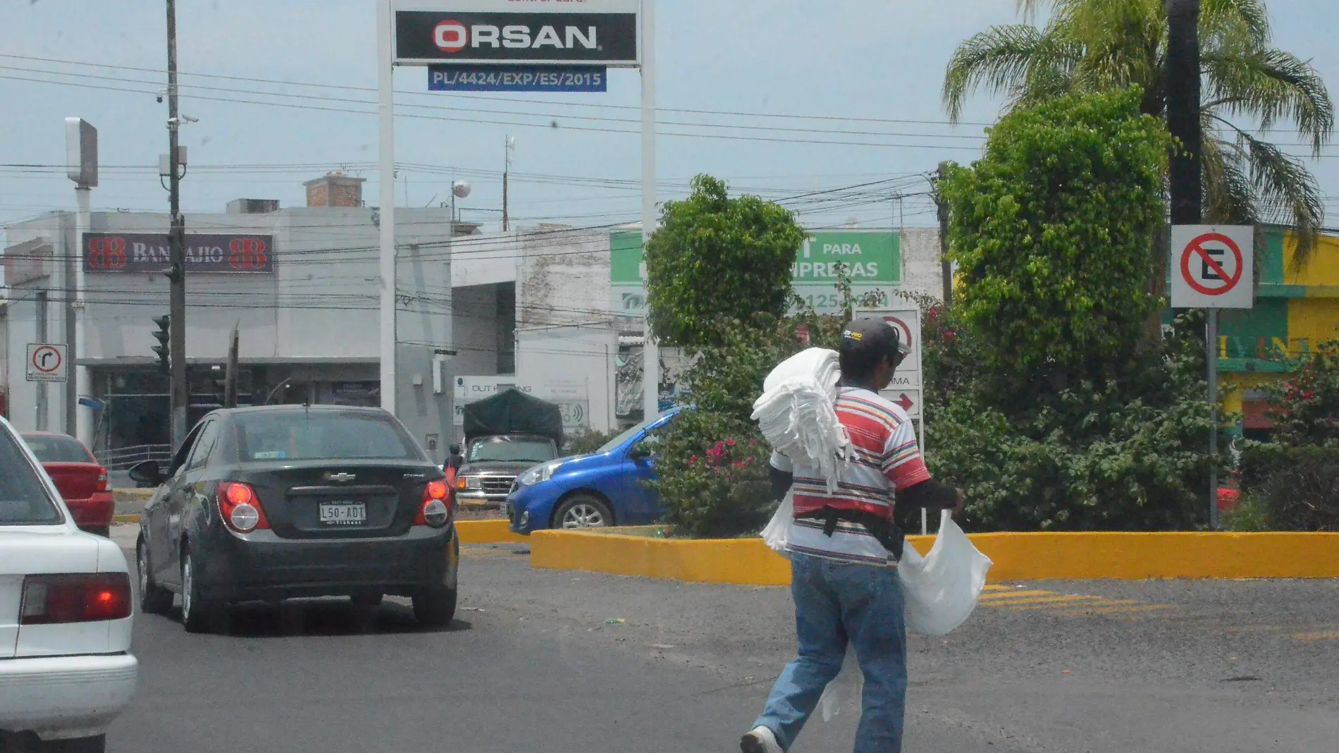 Entre las calles se esconde el comercio llamado torero.  Luis Lu_vanos  El Sol de San